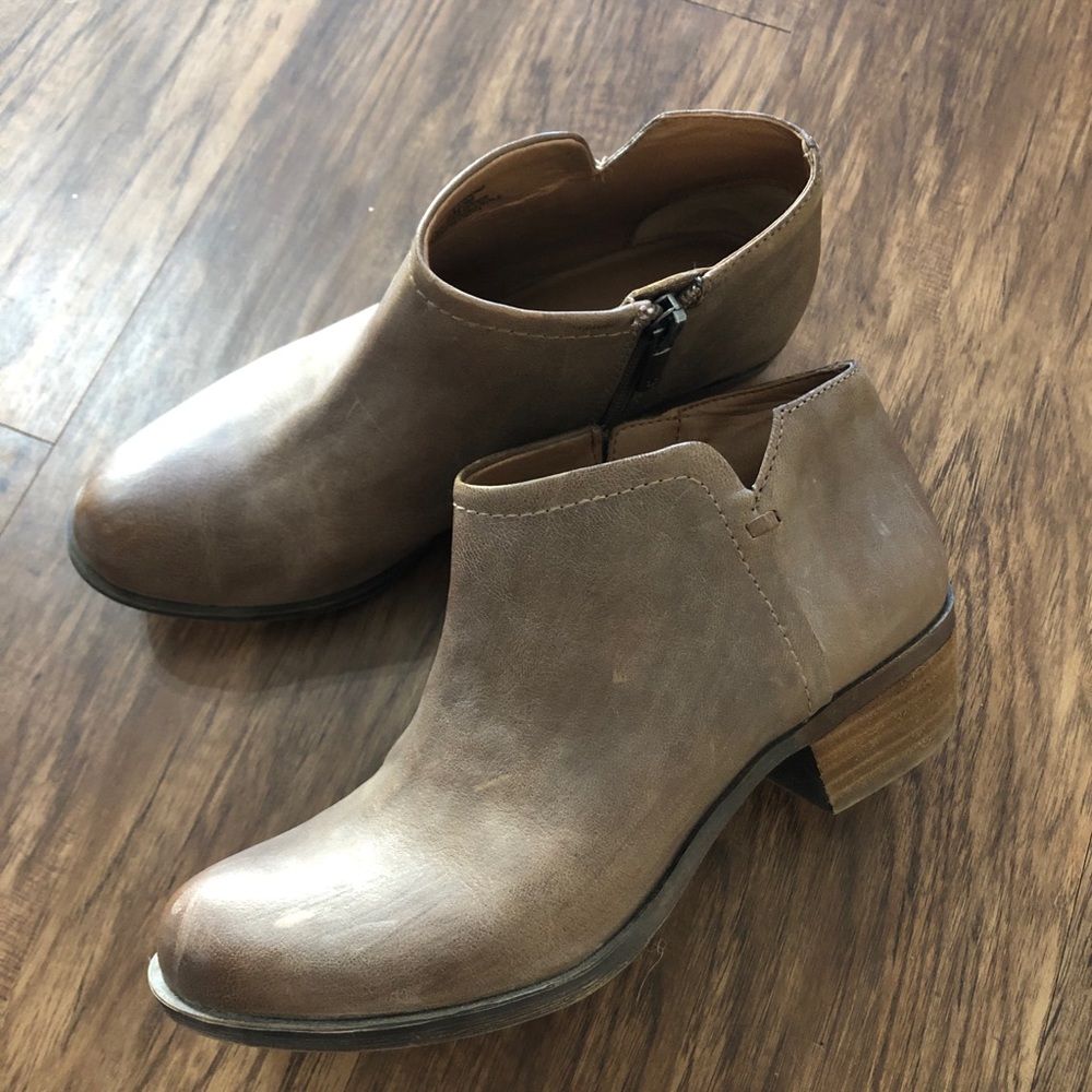 Lucky brand nude beige bootie